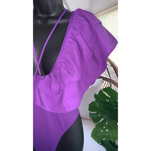 Zara Ruffled Deep V-neck One Piece Swimsuit Size Medium - Picture 11 of 13